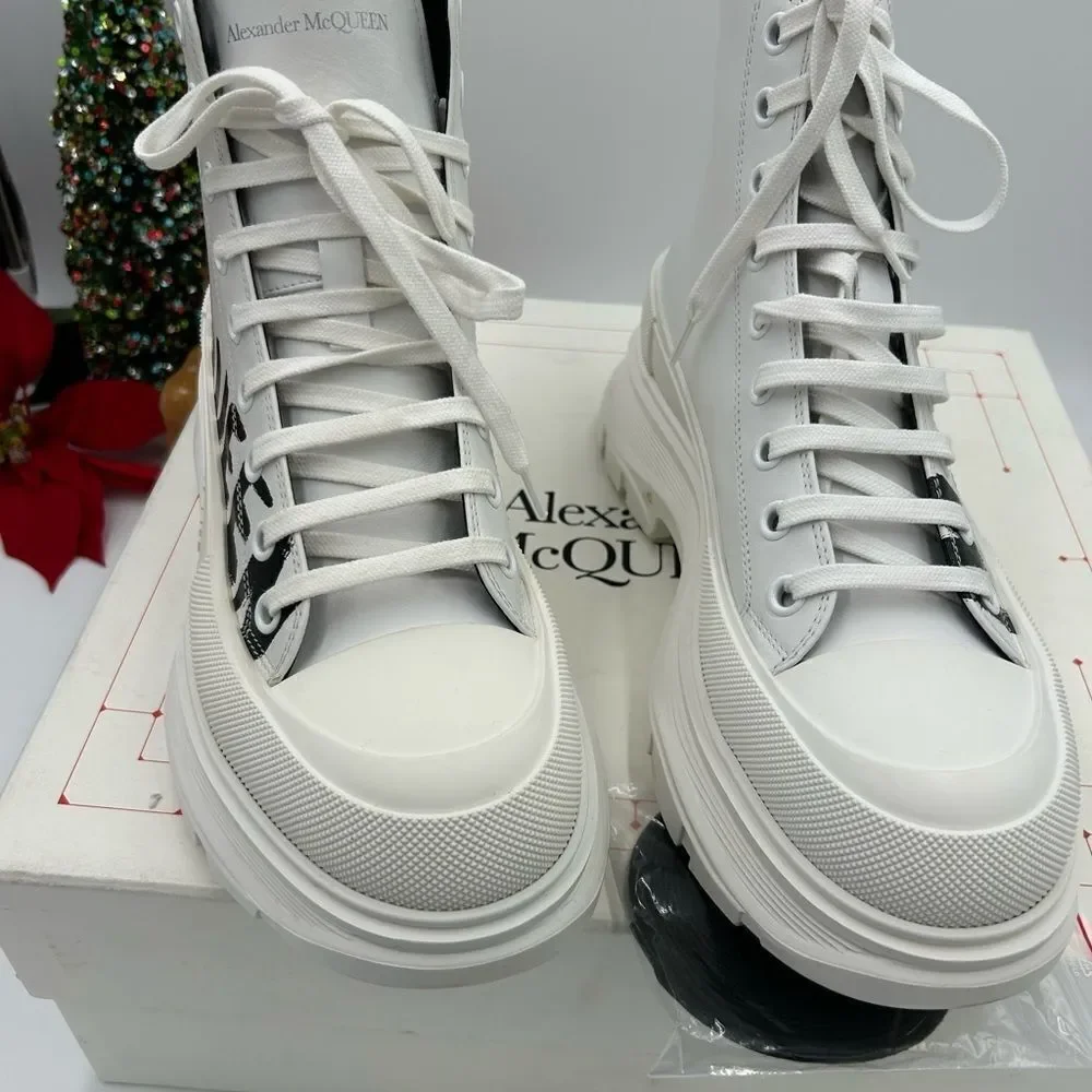 Alexander McQueen absolutely new
